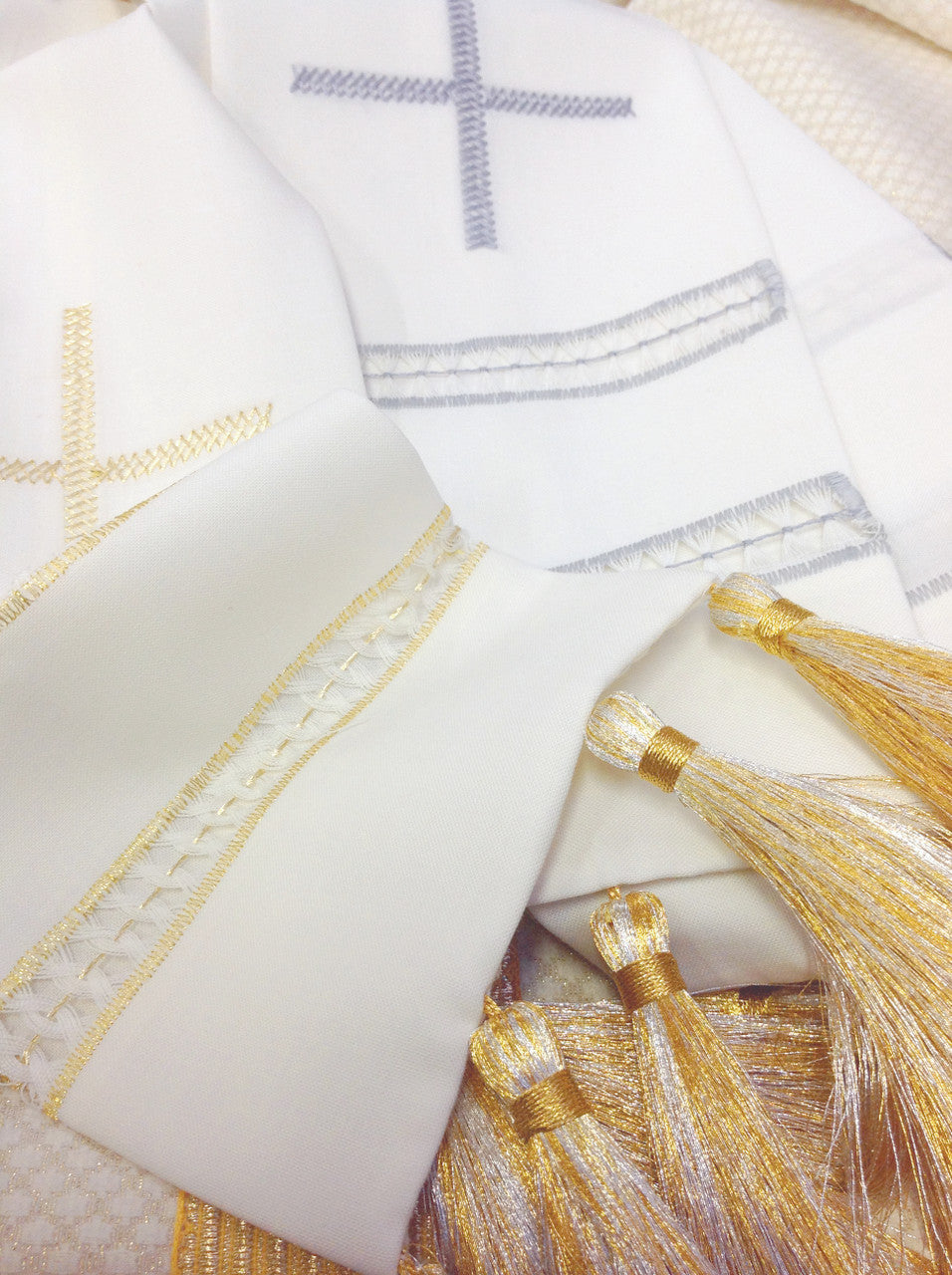 #089/02 Hand Embroidered Cross Lace Alb | Front Zipper | Vatican Hand Made Poly-Cotton Wool
